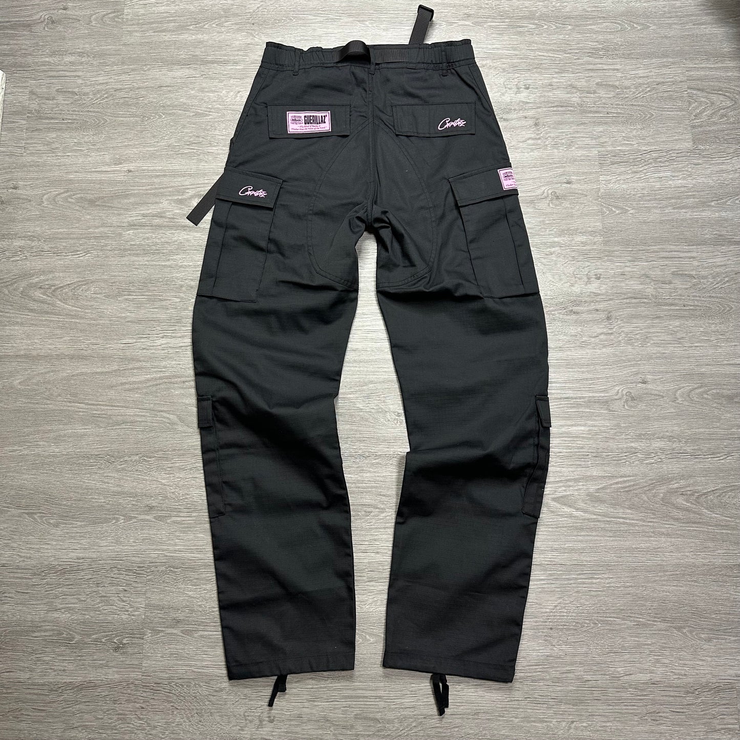 Corteiz Guerillaz Cargo Pant Black/Pink