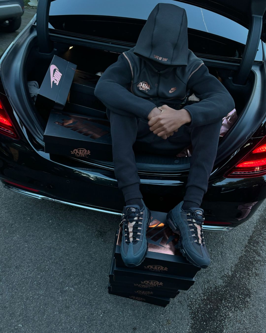 Nike Syna Tech Fleece Central Cee Black Gold