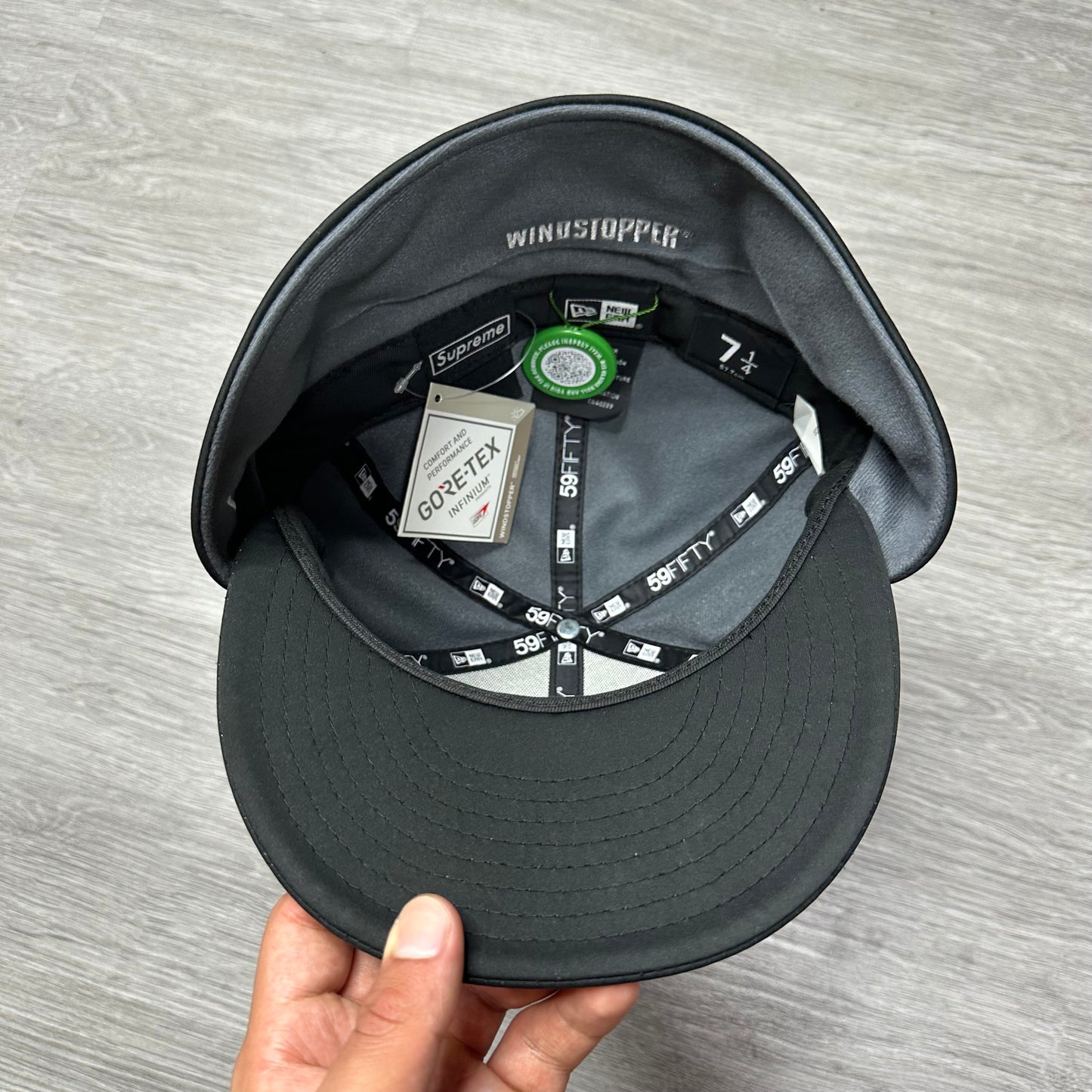 Supreme WINDSTOPPER Earflap Box Logo New Era