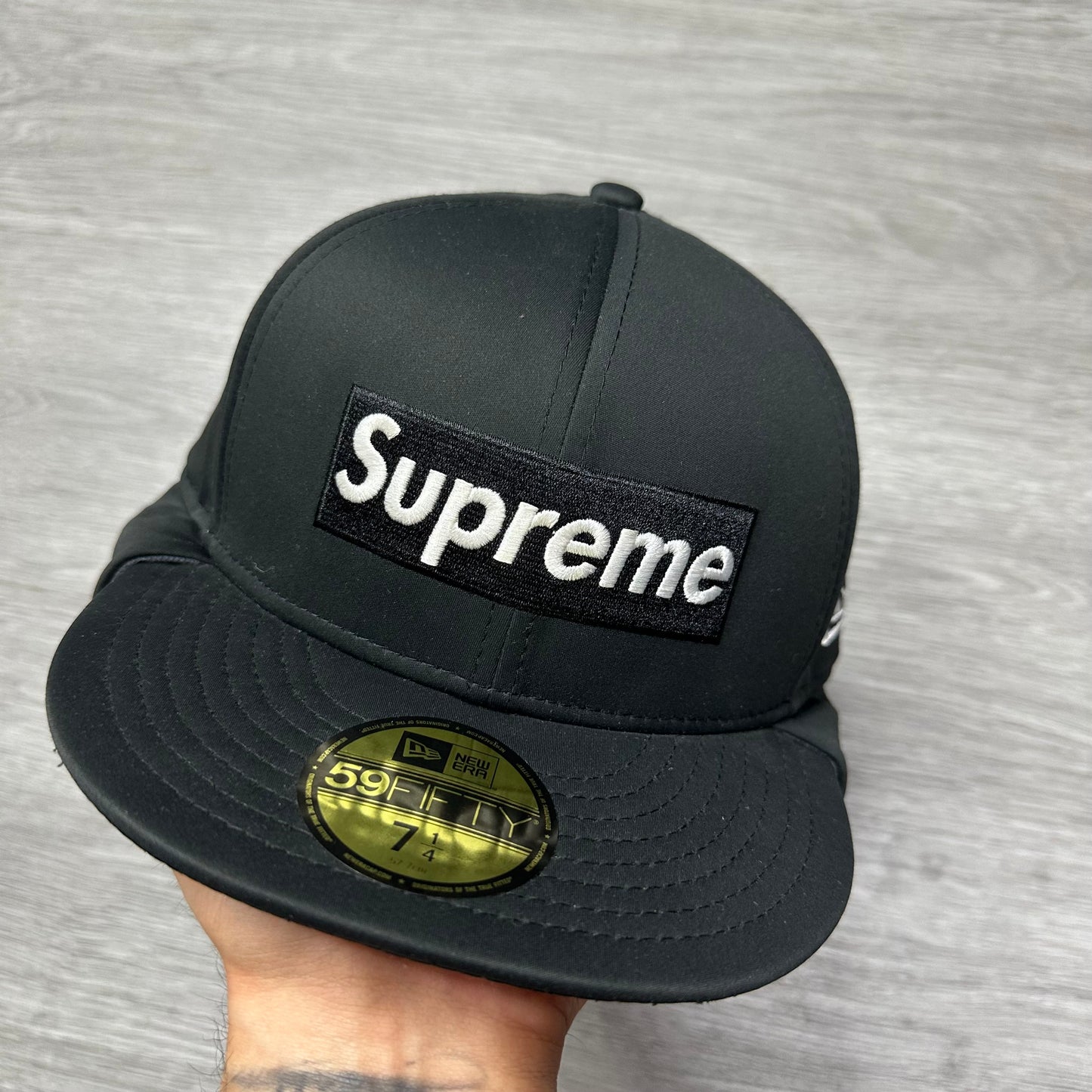 Supreme WINDSTOPPER Earflap Box Logo New Era